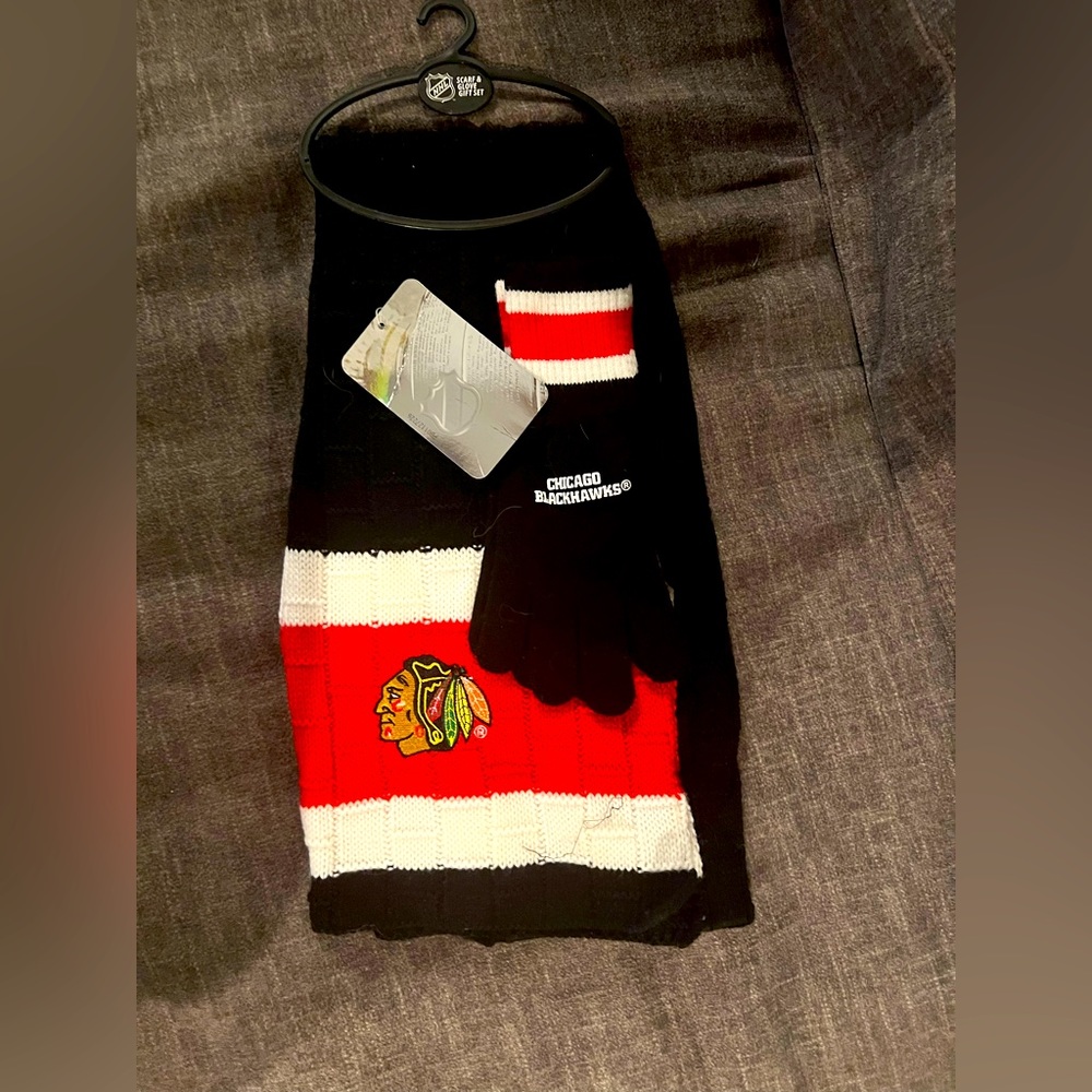 NEW, With tags.  Chicago Blackhawks scarf and gloves